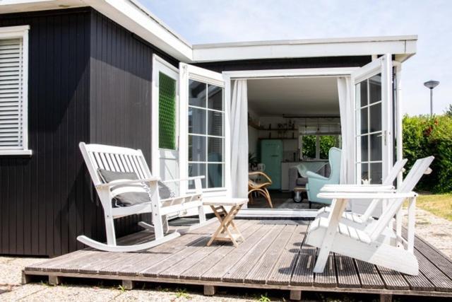 Strand-chalet Luna - 700 mtr van het strand van Ouddorp Buitenkant foto